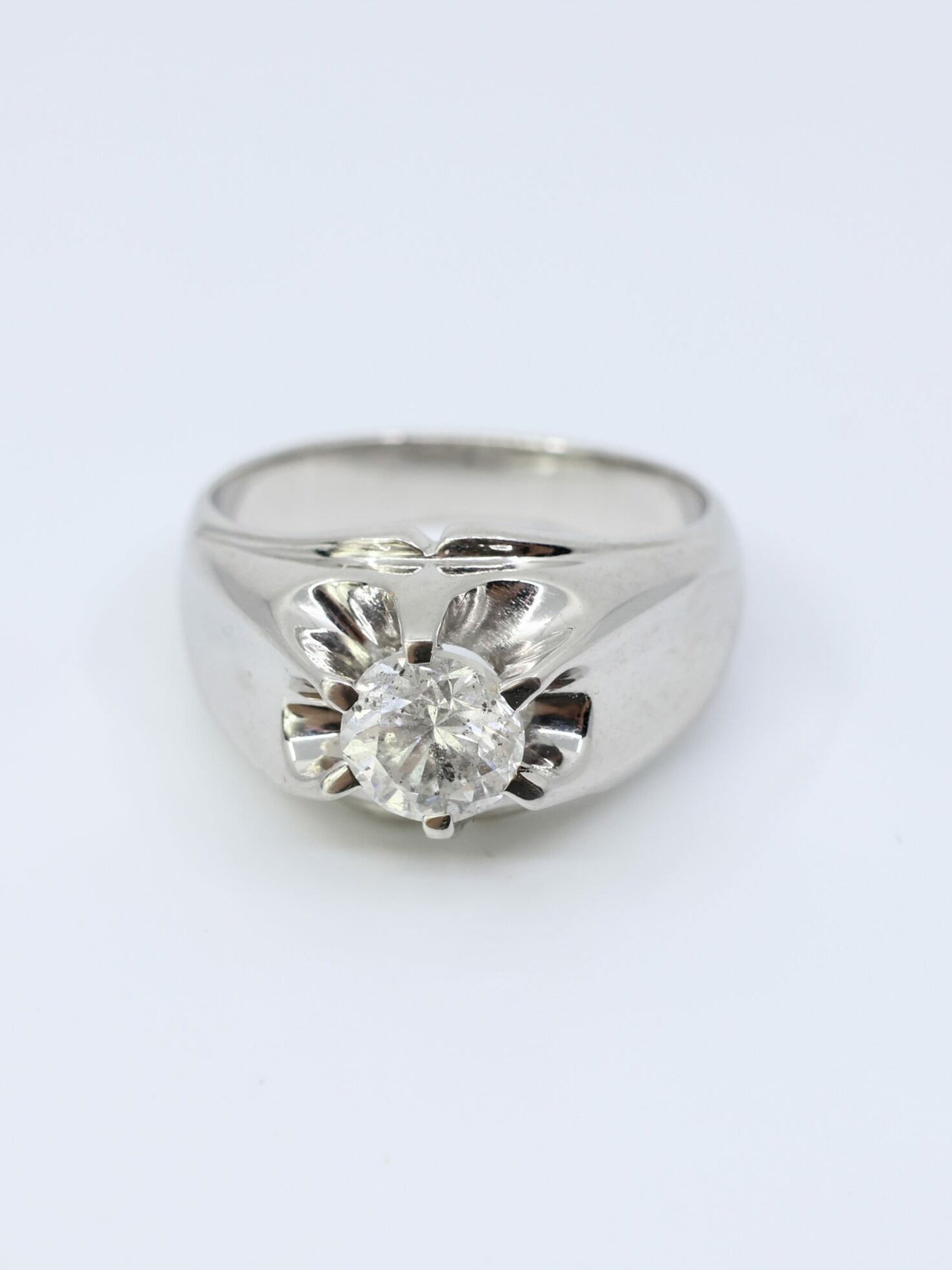 Eleganter Weißgold-Brillantring mit Altschliff-Brillanten, 1,20 ct.