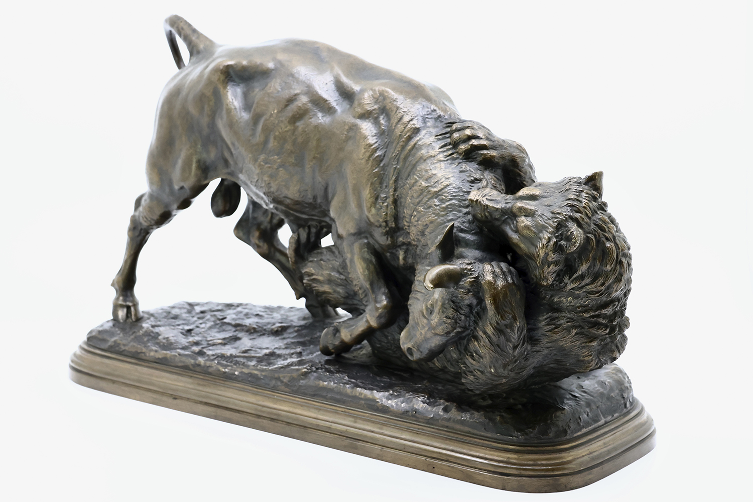 Bronzeskulptur von Isidore Jules Bonheur: Kampf zwischen Stier und Bär, 23 x 28 cm.